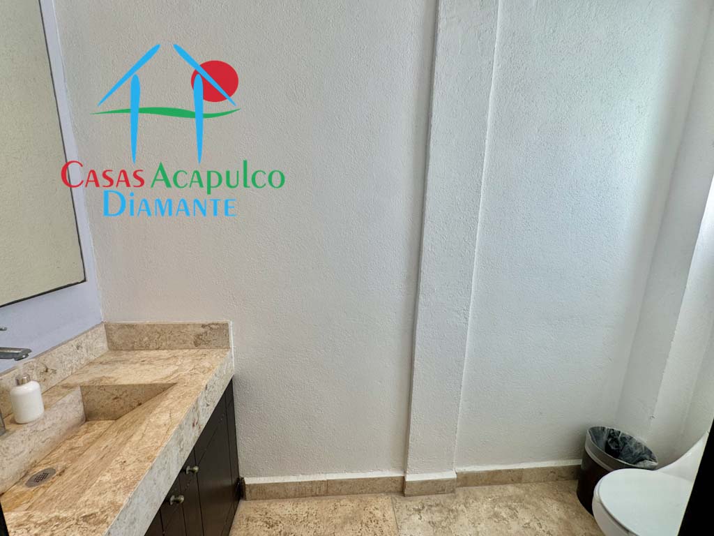 La Vista 301 - Baño de visitas 1